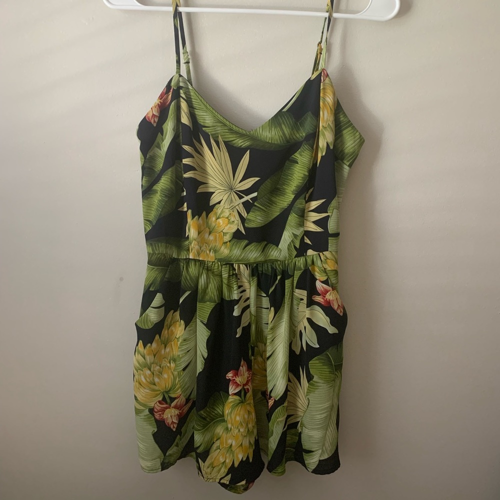 Greylin Palm Print Romper Size Small